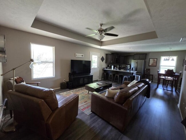 Building Photo - 5859 Geranium Ln
