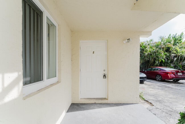Building Photo - 1220 NW 16th Ave
