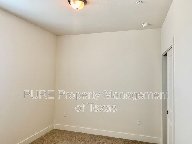 Building Photo - 2225 Katy Ln