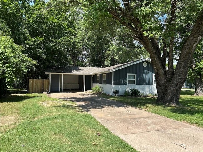 Primary Photo - 1237 N Vista Pl