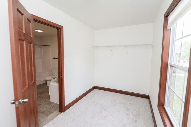 Building Photo - 3 Bedroom / 2 Bathroom Home for Rent in Va...