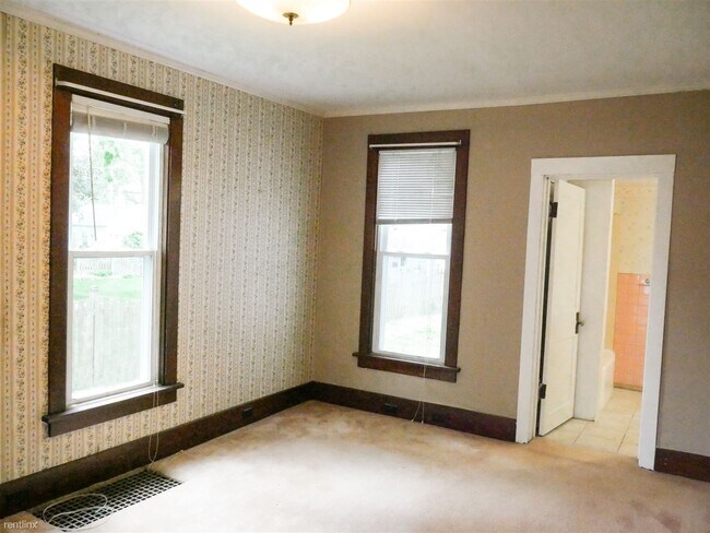 Building Photo - 1 br, 1 bath Duplex - 511 South 3rd Street 1