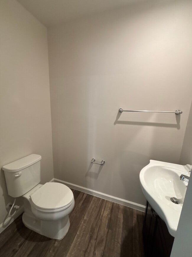 Building Photo - Spacious 5-Bedroom Home in Dillon Lakes
