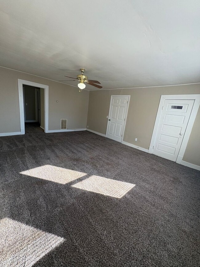 Building Photo - 107 E Hickman St