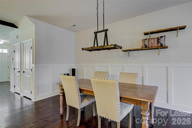 Building Photo - 1731 Evergreen Dr