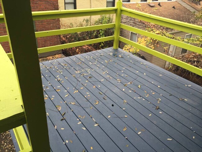 Building Photo - Modern Rental - South Side Flats