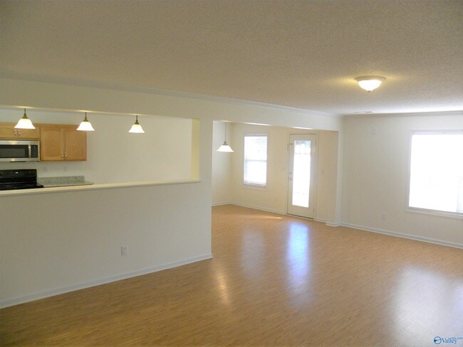 Building Photo - 409 Jasmine Dr