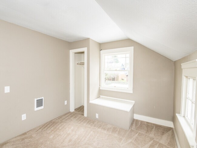 Building Photo - 1610 10th St