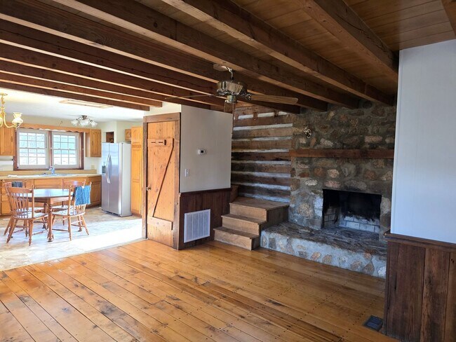Building Photo - Cozy 3BR/2BA Cabin with Stunning Mountain Views