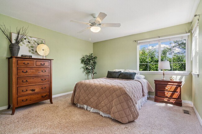 Building Photo - *$250 OFF FIRST MONTH RENT* Spacious 2 Bedroom, 1.5-bathroom Condo.