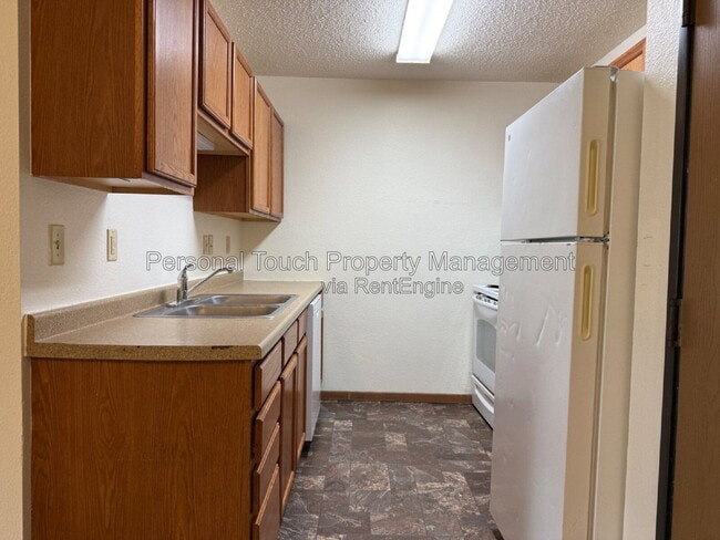 Building Photo - 1401 12th St E