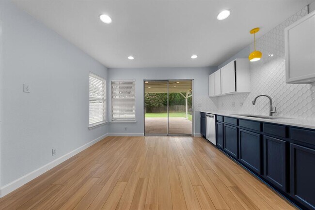 Building Photo - 7327 Pusch Ridge Loop