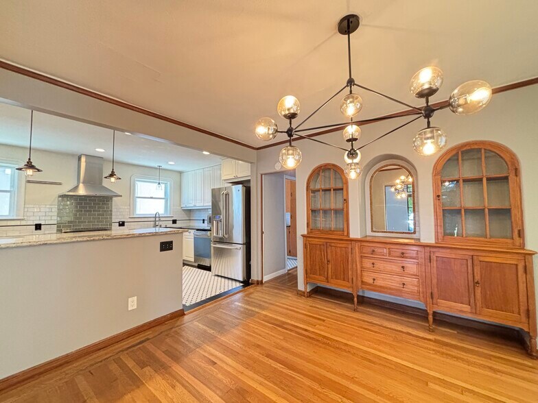 Building Photo - 5875 Picardy Dr