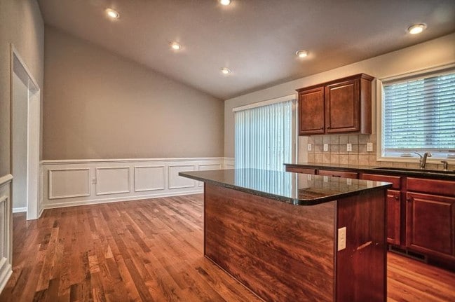 Building Photo - 15 Scarlet Oak Dr