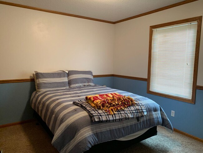 Building Photo - Executive 3 Bedroom Home