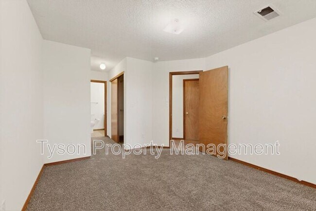 Building Photo - 1700 Violetas Rd NW