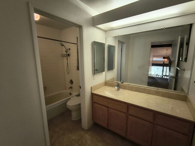 Building Photo - BEAUTIFUL TWO LEVEL 4BD/3BA HOME AVAILABLE IN MILPITAS, CA !!!!!!