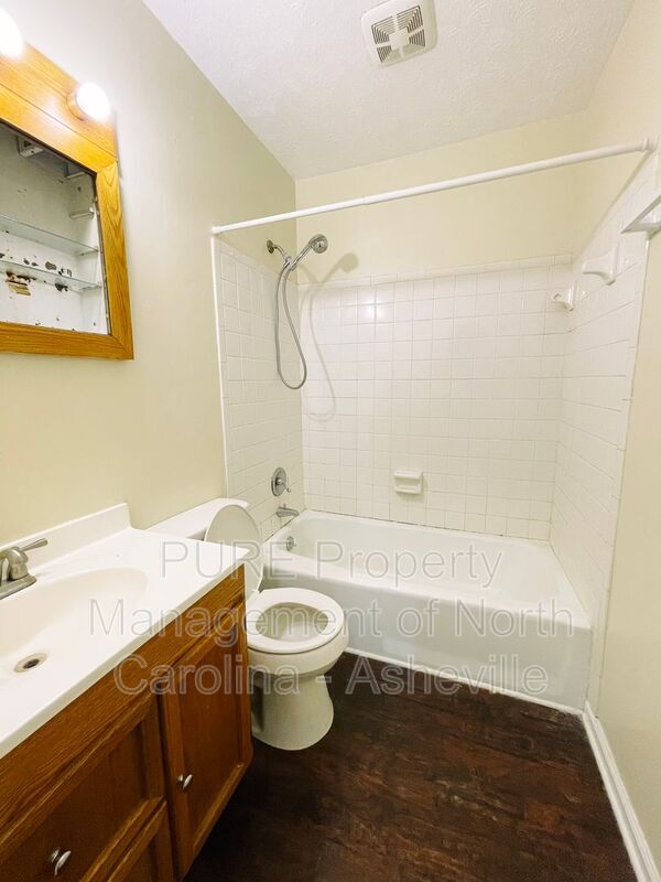Building Photo - 25 Evelake Dr