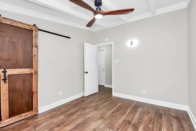 Building Photo - Beautifully Renovated 3BD/1BA Ranch in Sen...