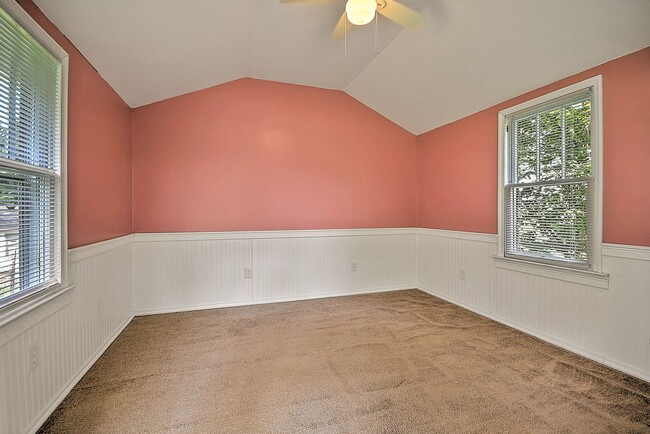 Building Photo - 1050 Delawana St
