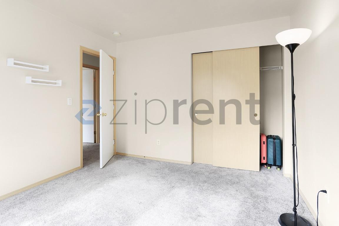 Building Photo - Unit