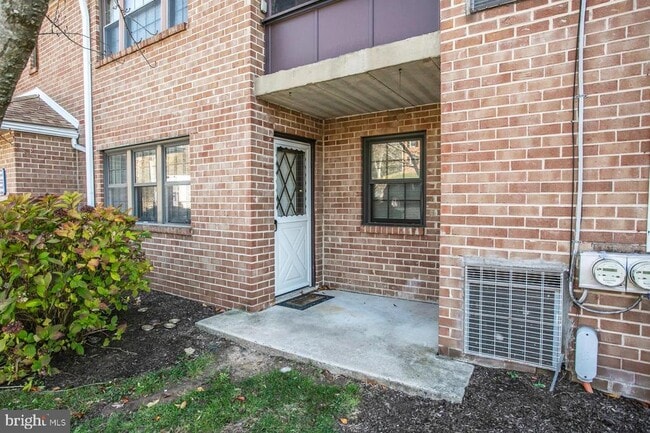 Building Photo - 154 Woodstream Dr