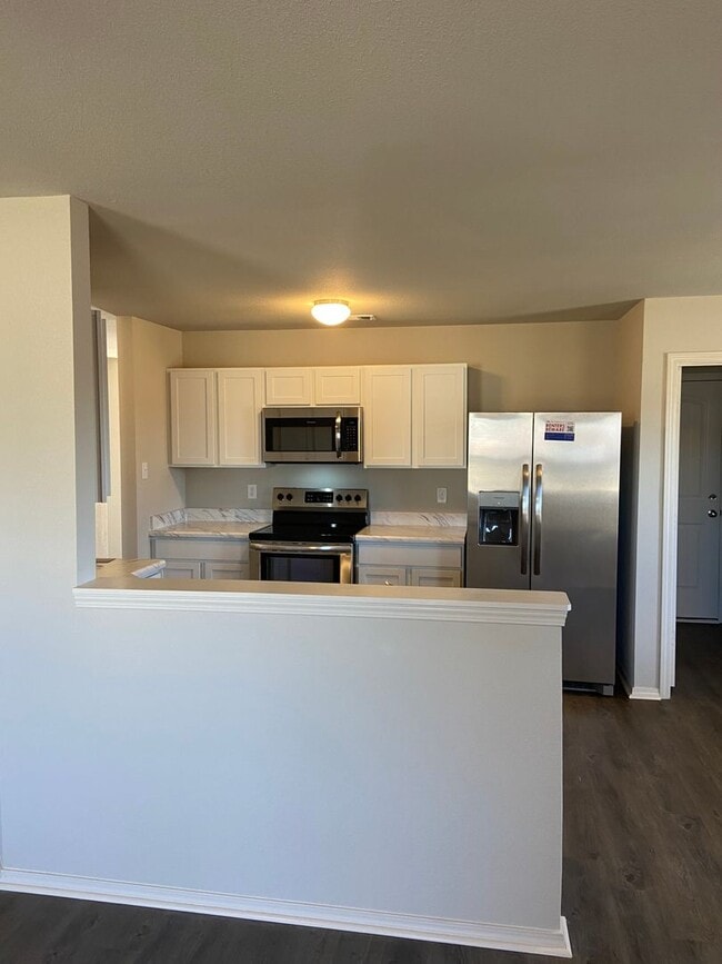 Building Photo - Fairview Haven Preleasing — 3 Bedroom, 2 Bath Home