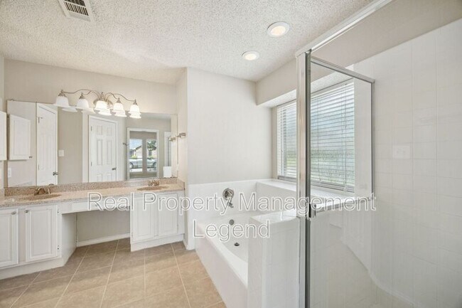 Building Photo - 817 Sewell Dr