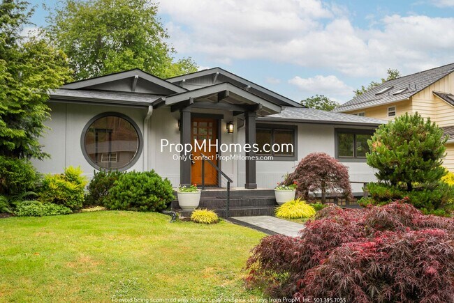 Building Photo - Unique Luxury Three Bedroom Home in Hallinan!