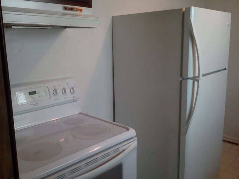 Building Photo - 296 Main St