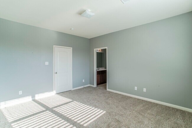 Building Photo - 6220 Obsidian Creek Dr