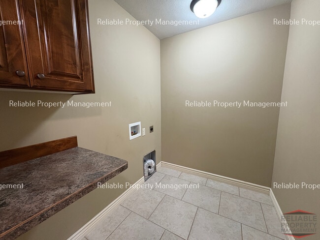 Building Photo - 565 Pioneer Rd