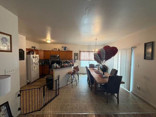 Building Photo - 3 Bdrm/2.5 Bth Home Located Close to I-95