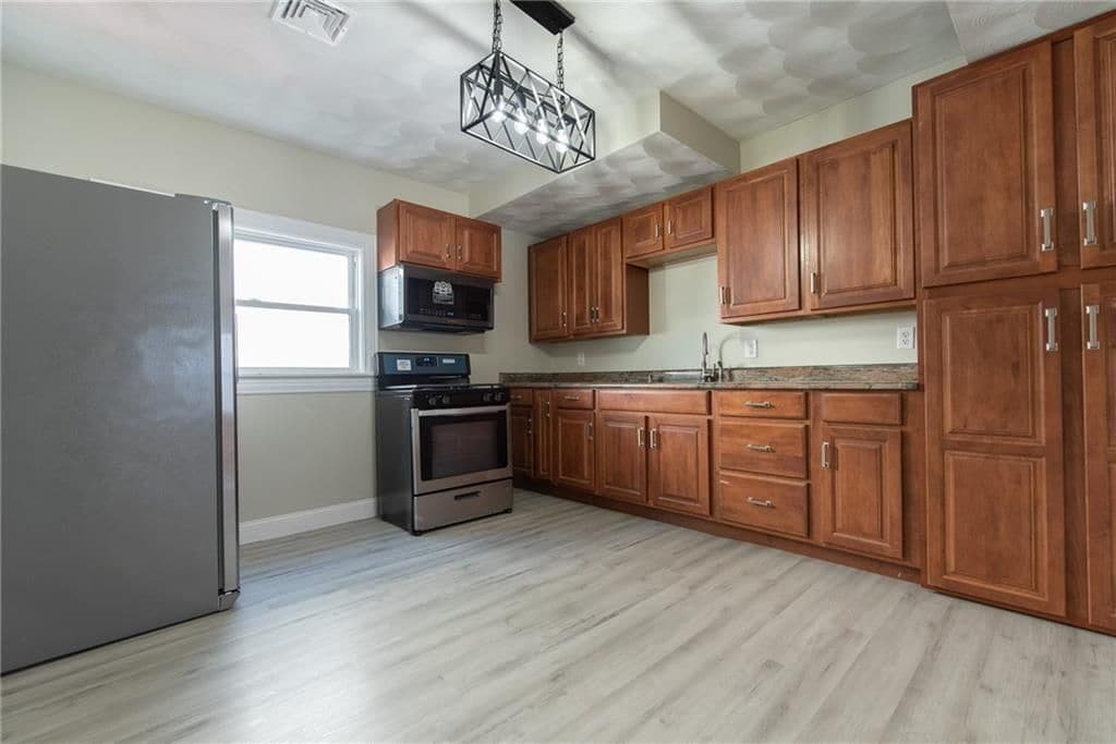 Building Photo - 29 Marlborough Ave