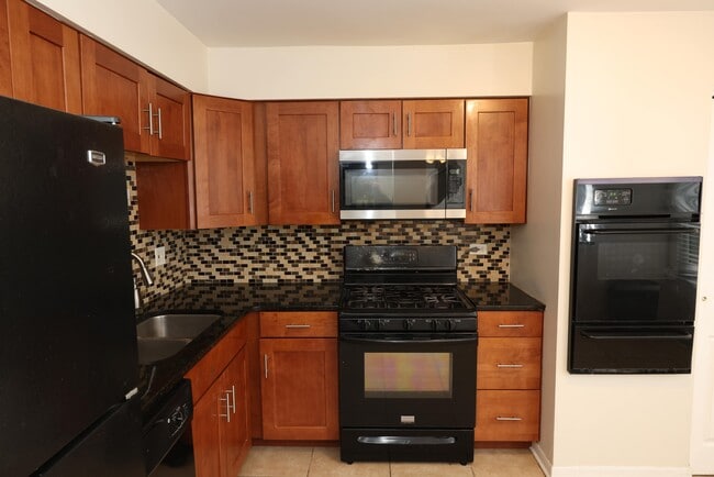 Primary Photo - 503 E Valley Ln