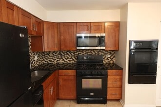 Building Photo - 503 E Valley Ln