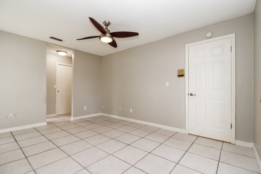 Building Photo - 5503 Bluejay Ln