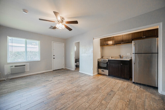 Building Photo - 1505 E Harvard St