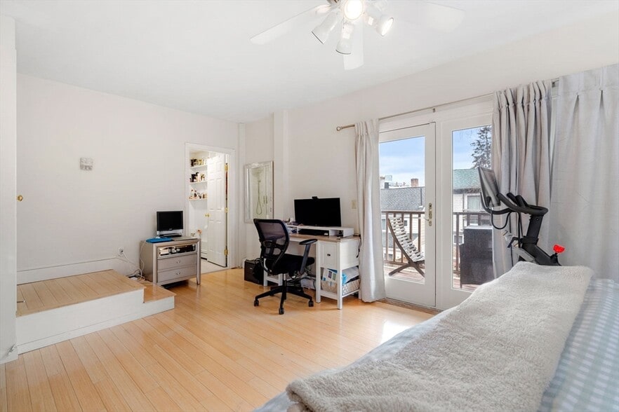 Building Photo - 55 Russell St