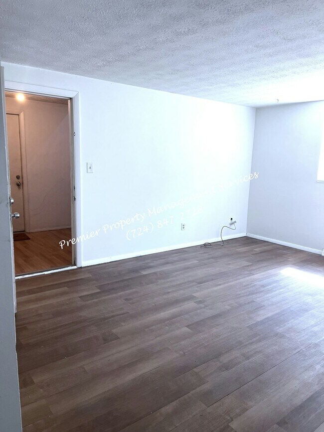 Building Photo - 453 McCleery St