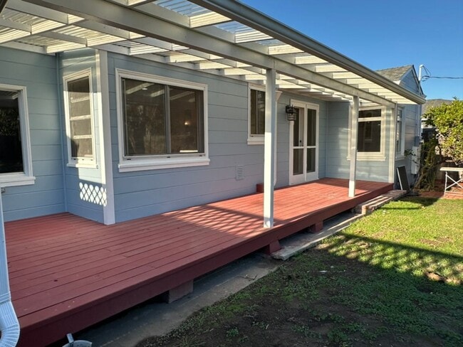 Building Photo - Epic REA - Great Home w/2 BR/1 BA Plus Bonus Loft in Mills Park Neighborhood