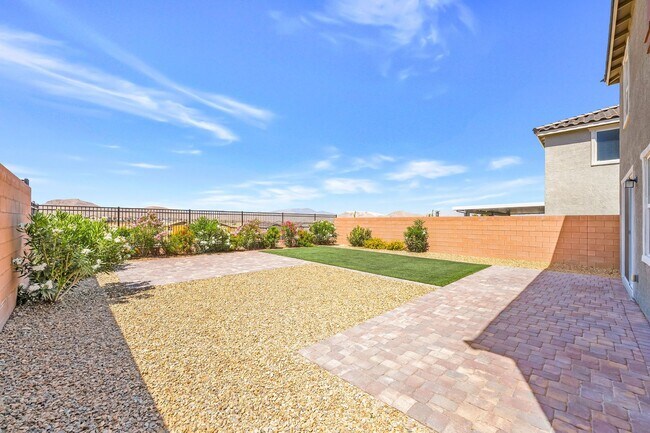 Building Photo - Modern Open-Concept Home with Loft & Designer Finishes in Inspirada!