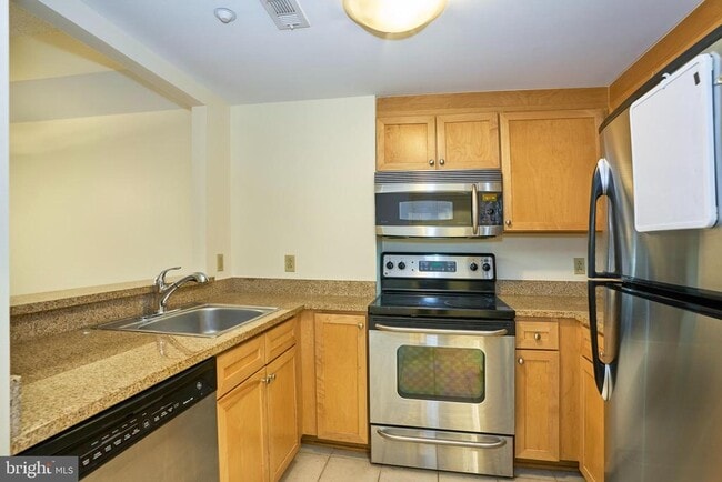 Building Photo - 1150 K St NW