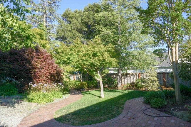 Building Photo - 30 Genevra Rd