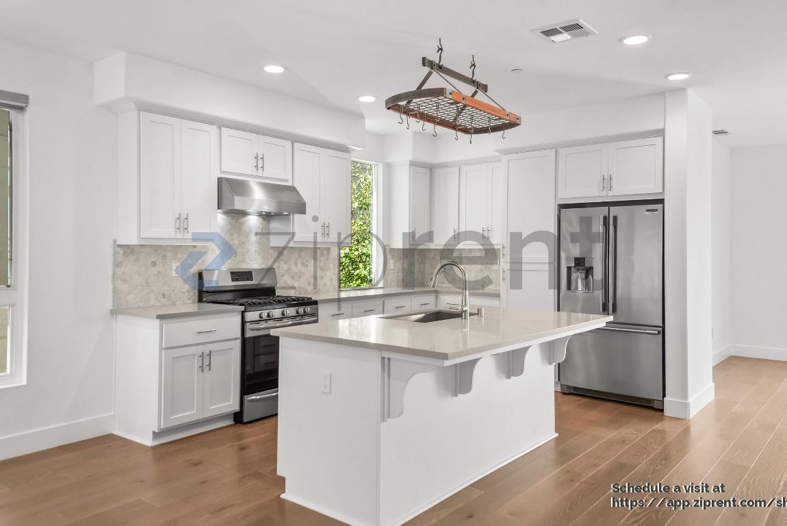 Building Photo - 1462 Longitude Dr