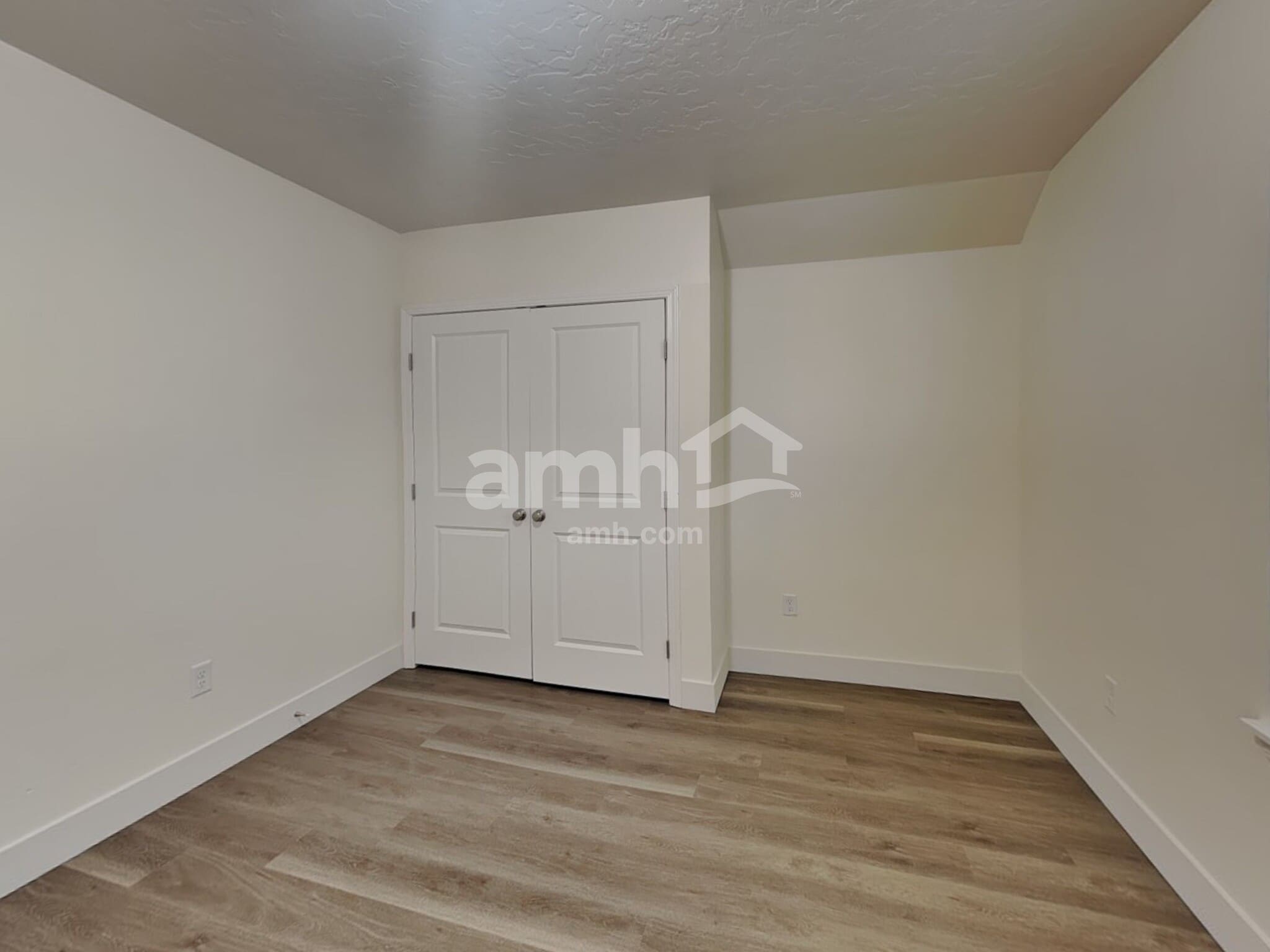 Building Photo - 302 E Sicily Dr