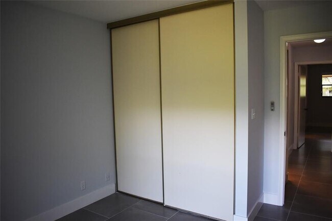 Building Photo - 2784 NW 42nd Ave