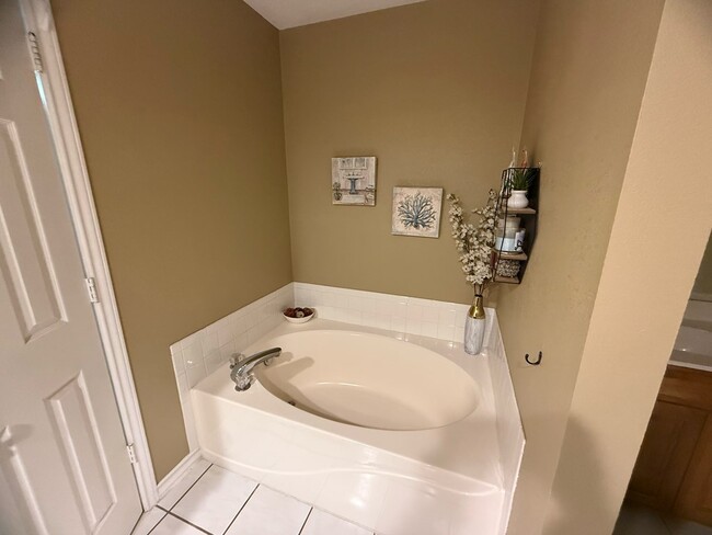 Building Photo - 5168 Femmer Ct