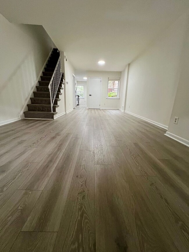 Building Photo - Fully Renovated 3-Bedroom Townhome in West Philadelphia! Available Early July!