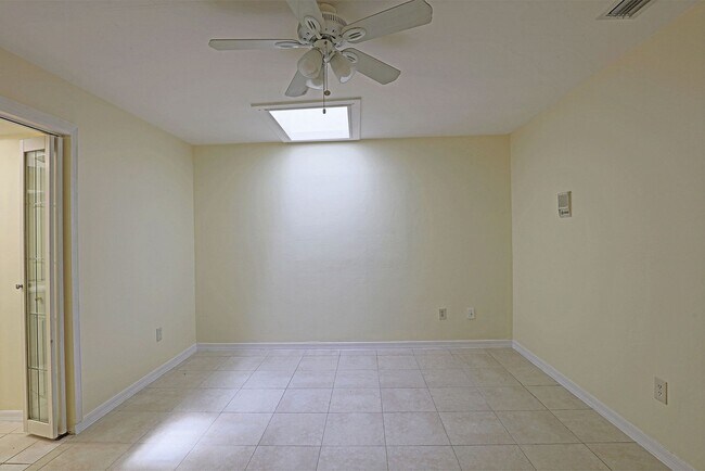 Building Photo - North Fort Myers Single Family Home AVAILABLE NOW